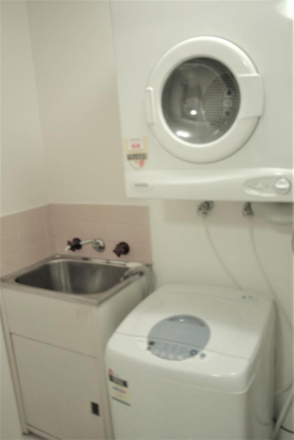 Accommodation Sydney - Kent Street Sydney Cbd Top Floor 2 Bedroom Apartment With Balcony エクステリア 写真